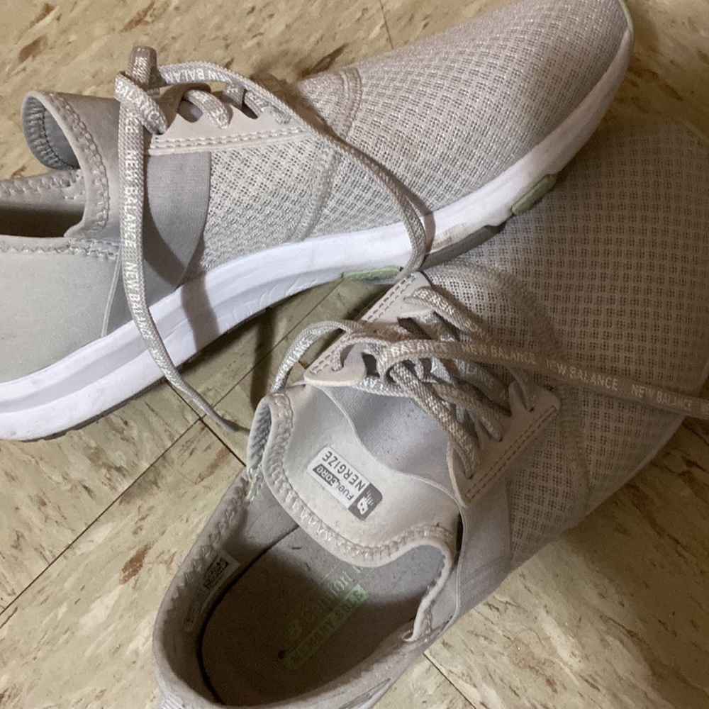 New balance - Picture 2 of 3